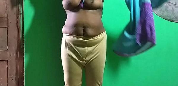  horny desi indian tamil telugu kannada malayalam hindi vanitha showing big boobs and shaved pussy leggings press hard boobs press nip rubbing pussy masturbation big green chilli